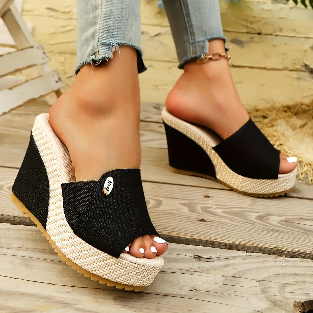 Summer 2026 Outdoor Fashionable Versatile Slope Heel Sandals New Arrival Comfortable Casual Slip-On Women's Shoes product view