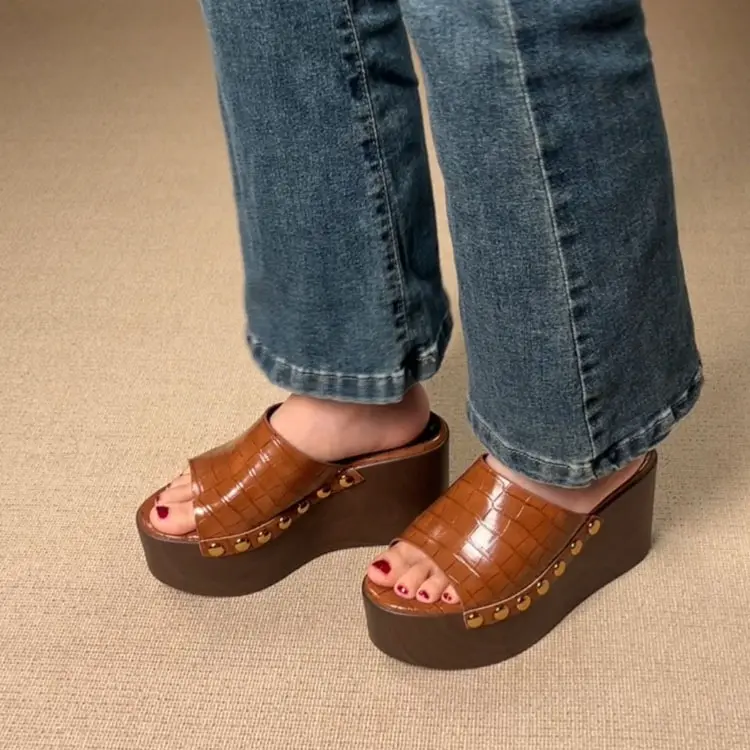 Female Rivet Wedge Slippers Summer Outside Rivets Platform Slippers Beach Wood Grain Thick Bottom Slope Heel Cool Slippers Women product view