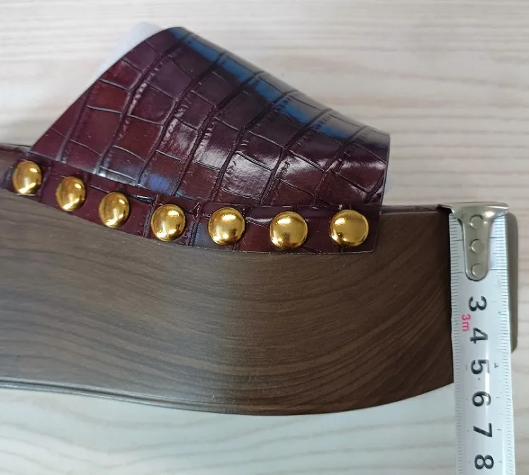 Female Rivet Wedge Slippers Summer Outside Rivets Platform Slippers Beach Wood Grain Thick Bottom Slope Heel Cool Slippers Women detail