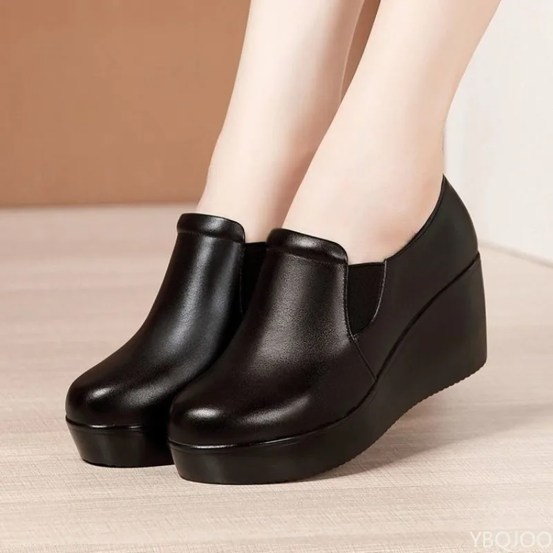 Four Season Anti Slip and Waterproof Platform Comfortable and Casual Women's Shoes Slope Heel Middle Heel Women's Single Shoes detail