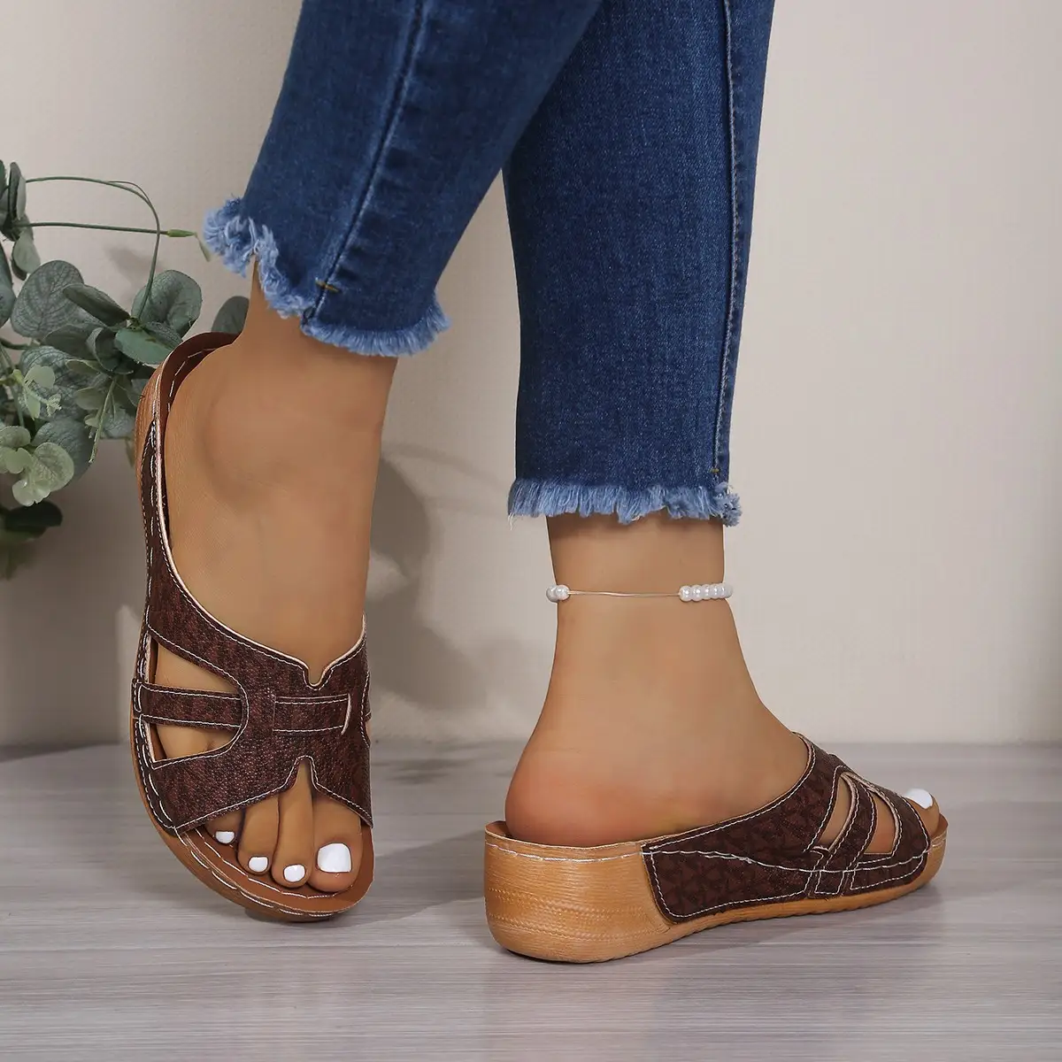 Fashionable Best Selling New Comfortable Plus Size Beach Women's Shoes Summer Elegant Fish Mouth Slope Heel Thick Soled Slippers product view