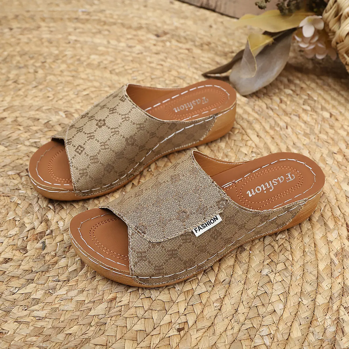 Fashionable Best Selling New Comfortable BeachPlus Size Women's Shoes Summer Elegant Fish Mouth Slope Heel Thick Soled Slippers product view