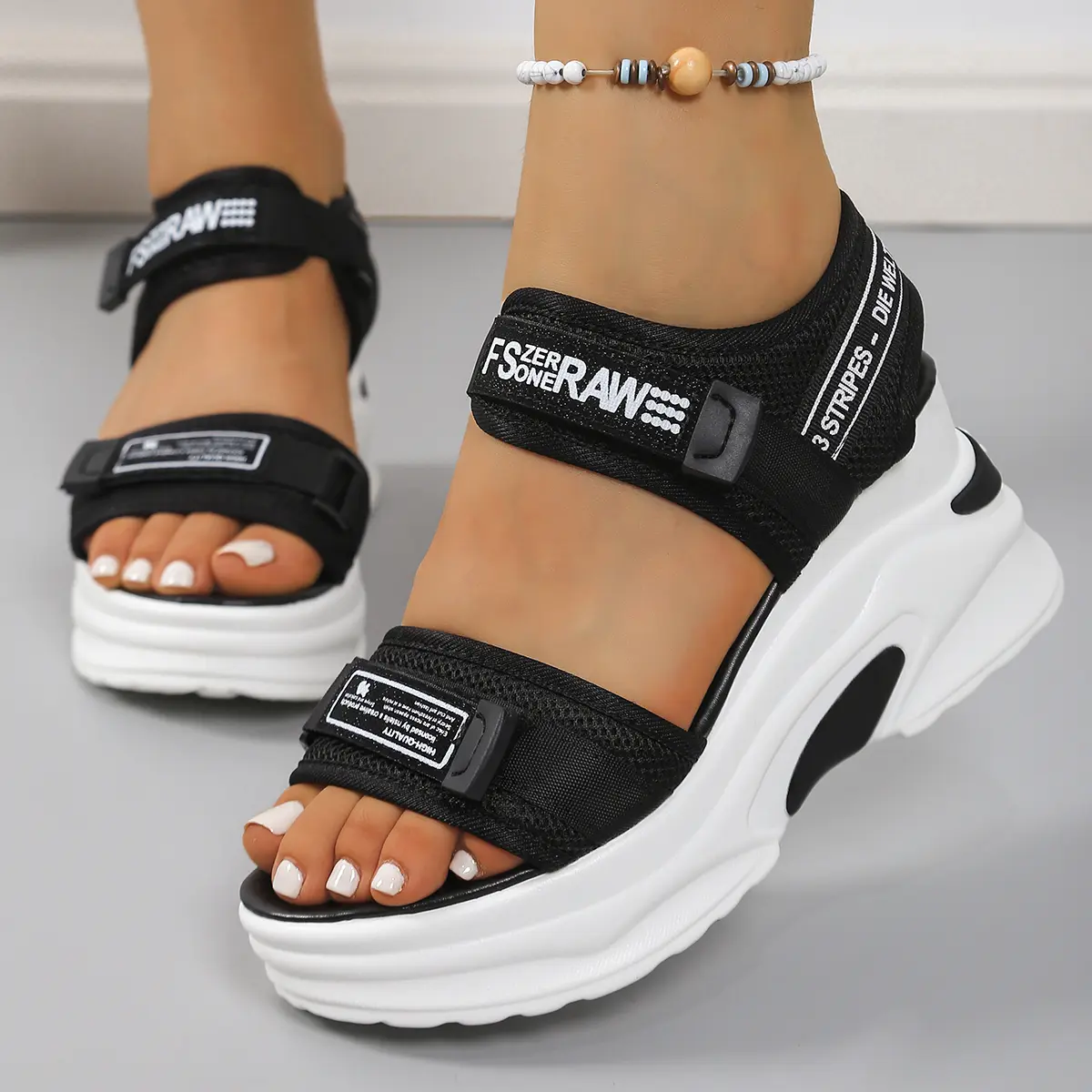 Luxury Women Platform Sandals New Versatile Slope Heel Elevated Women Shoes Summer Lightweight Fashion Outdoor Beach Sandals product view