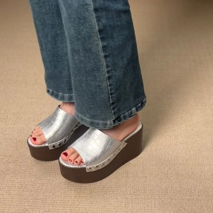 Female Rivet Wedge Slippers Summer Outside Rivets Platform Slippers Beach Wood Grain Thick Bottom Slope Heel Cool Slippers Women product view