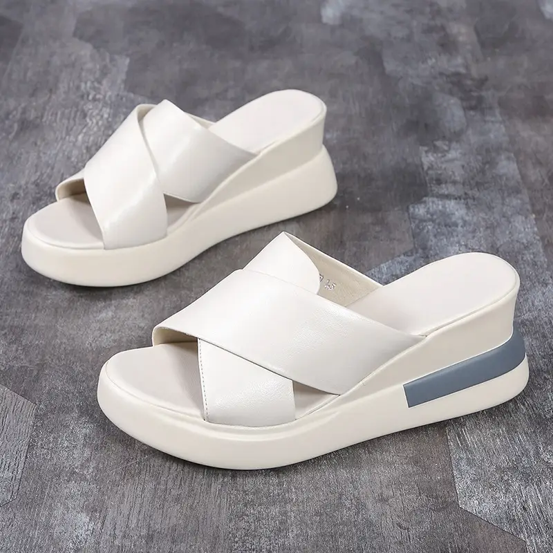 Comfortable Fashion Muffin Thick Bottom Slope Heel Women's Sandals Back Empty Snap Sandals Large Size Light Sandals 2023 product view