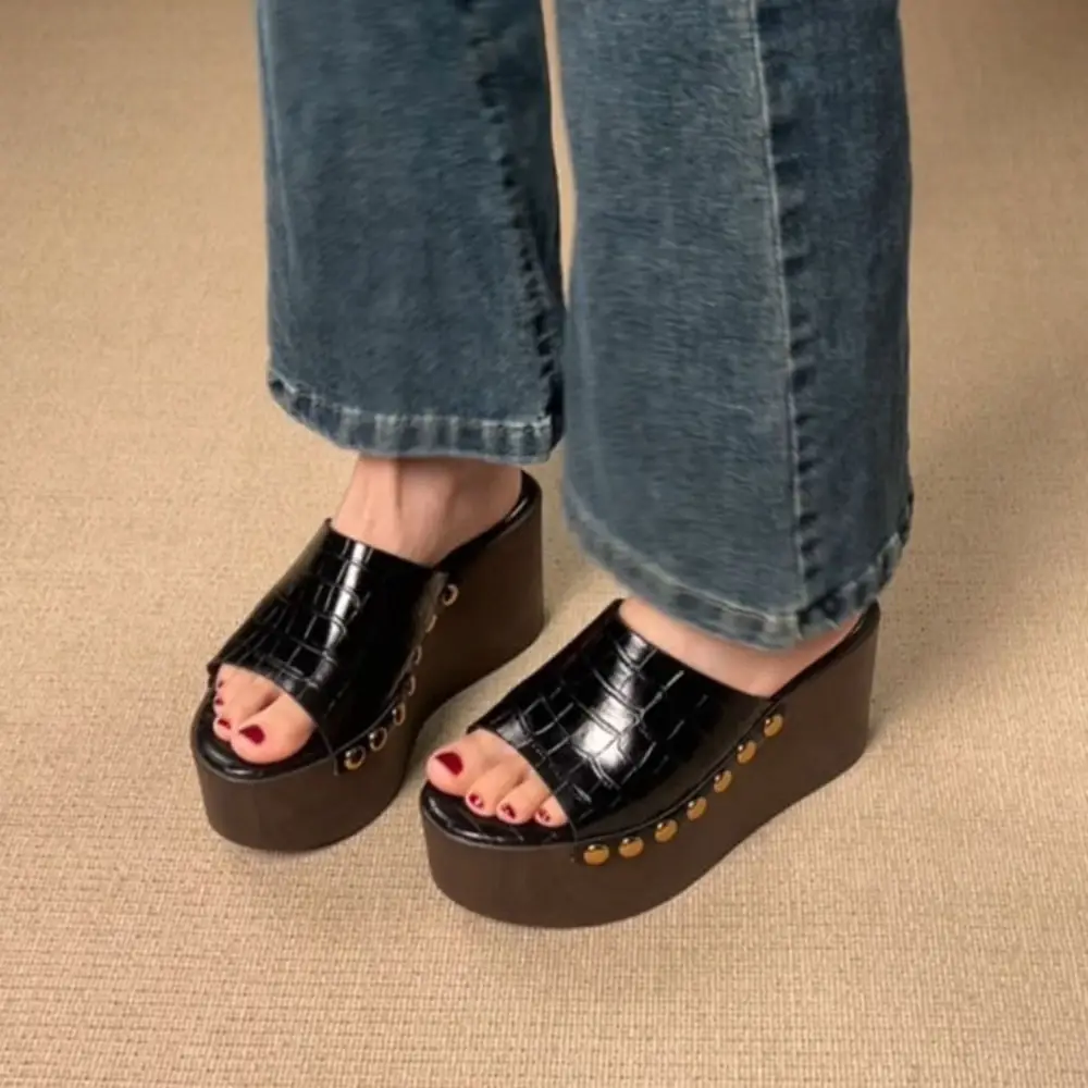 Female Rivet Wedge Slippers Summer Outside Rivets Platform Slippers Beach Wood Grain Thick Bottom Slope Heel Cool Slippers Women product view