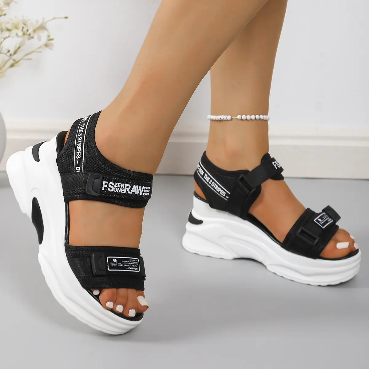 Luxury Women Platform Sandals New Versatile Slope Heel Elevated Women Shoes Summer Lightweight Fashion Outdoor Beach Sandals product view