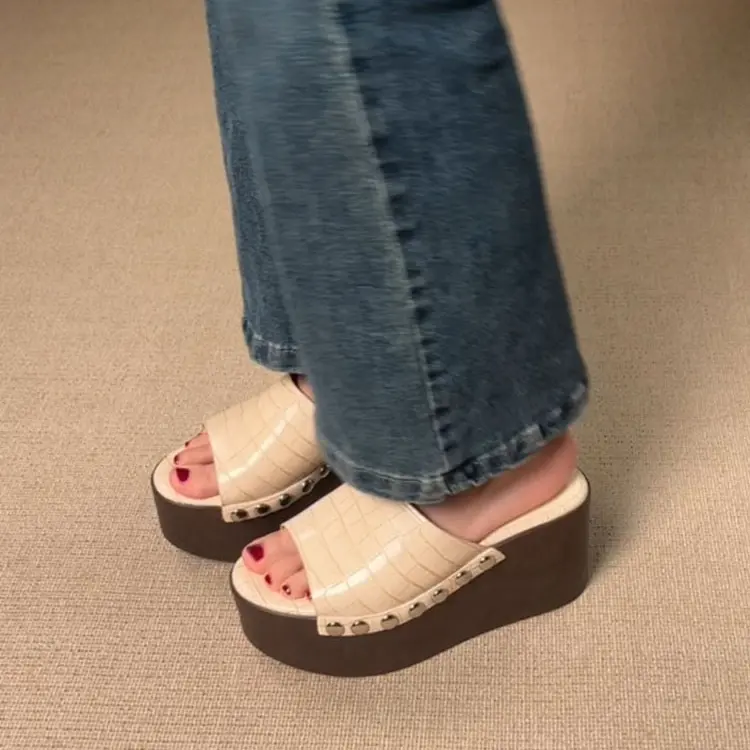 Female Rivet Wedge Slippers Summer Outside Rivets Platform Slippers Beach Wood Grain Thick Bottom Slope Heel Cool Slippers Women product view