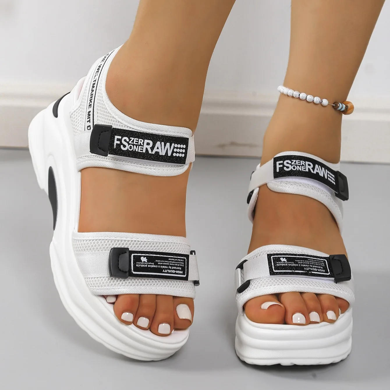 Luxury Women Platform Sandals New Versatile Slope Heel Elevated Women Shoes Summer Lightweight Fashion Outdoor Beach Sandals detail