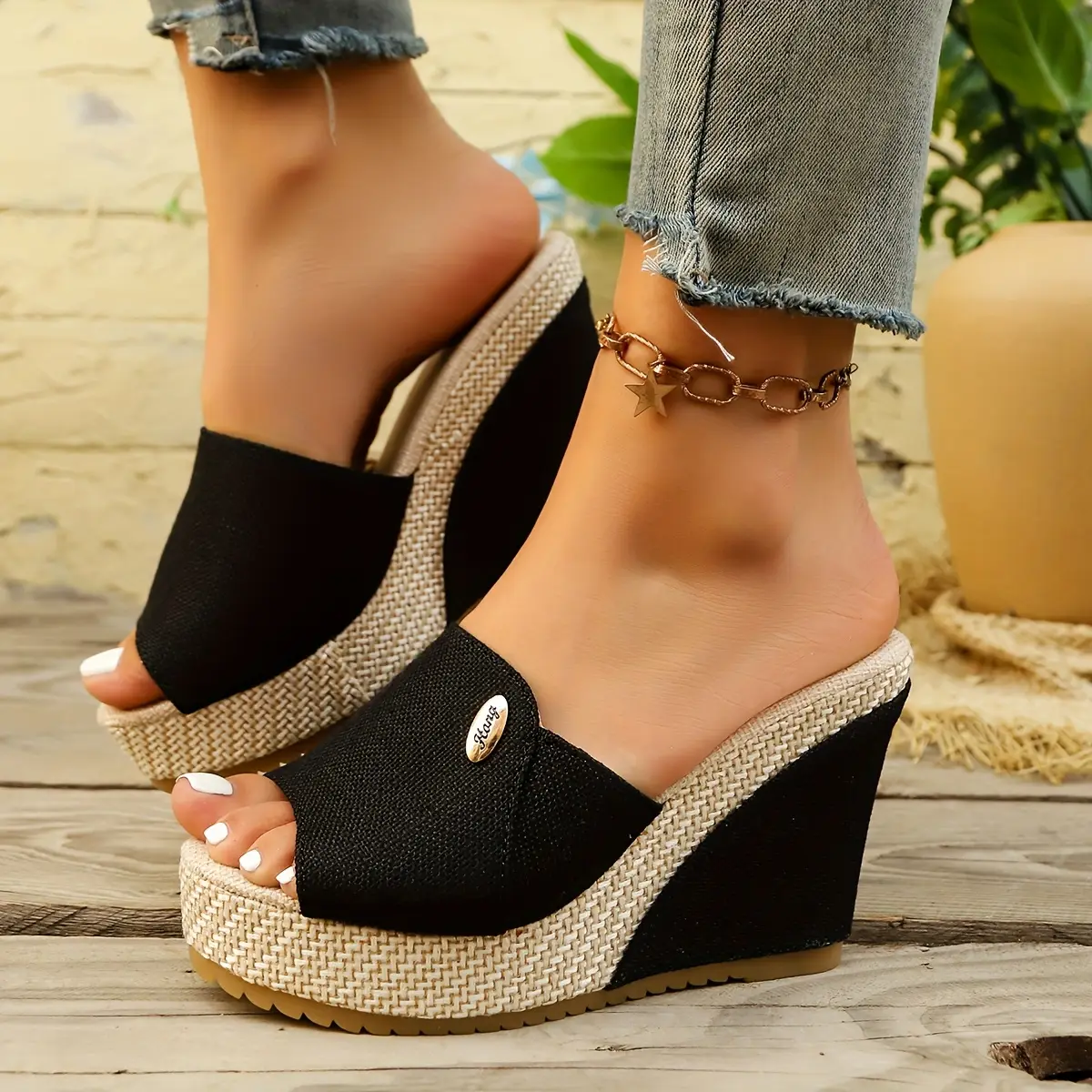 Summer 2026 Outdoor Fashionable Versatile Slope Heel Sandals New Arrival Comfortable Casual Slip-On Women's Shoes