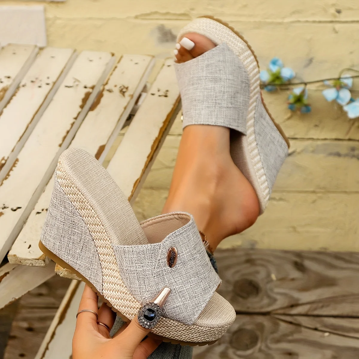 Summer 2026 Outdoor Fashionable Versatile Slope Heel Sandals New Arrival Comfortable Casual Slip-On Women's Shoes detail