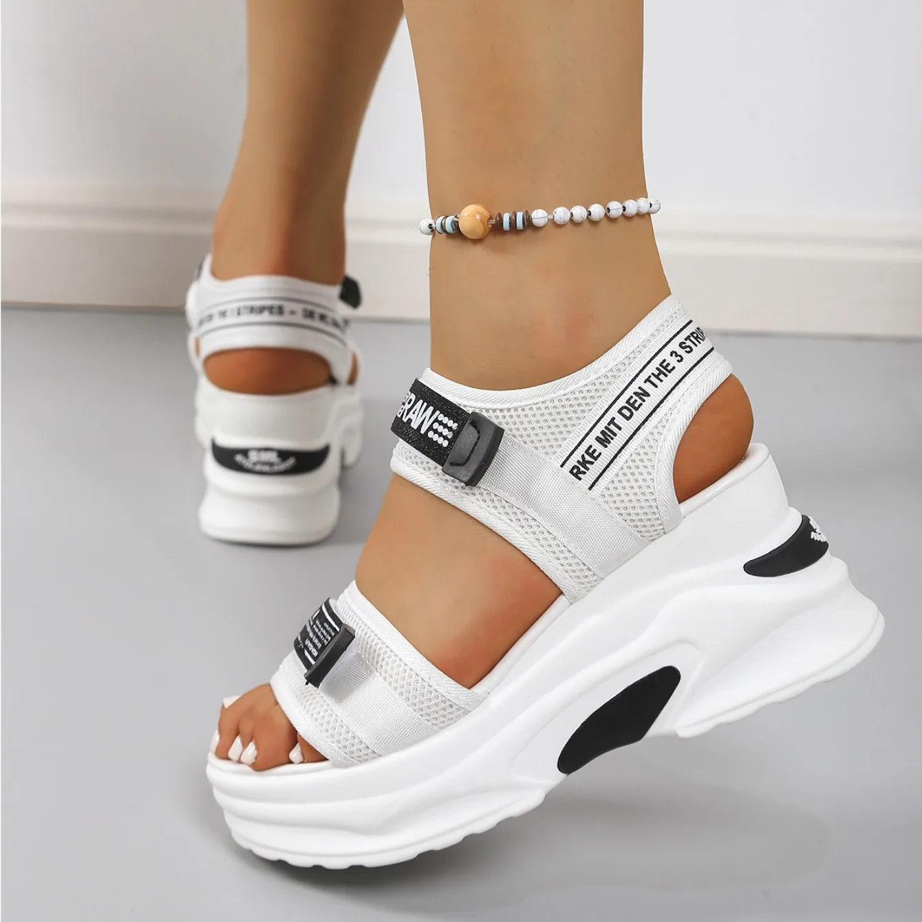 Luxury Women Platform Sandals New Versatile Slope Heel Elevated Women Shoes Summer Lightweight Fashion Outdoor Beach Sandals detail