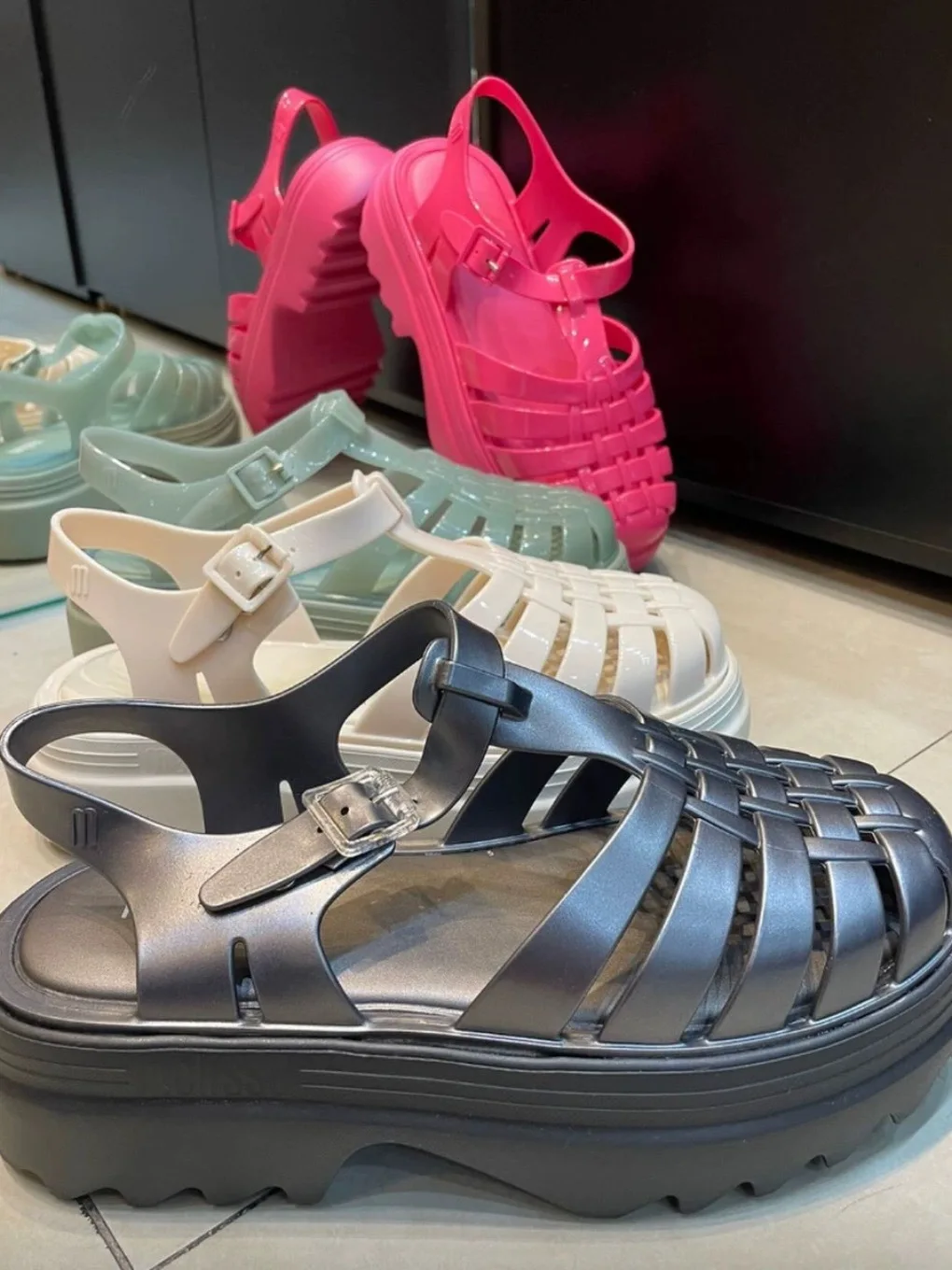 Women's Jelly Shoes Fashion Ladies Slope Heel Sandals Versatile Beach Shoes Women Summer Sandals Matsuke Shoes Roman Sandals detail