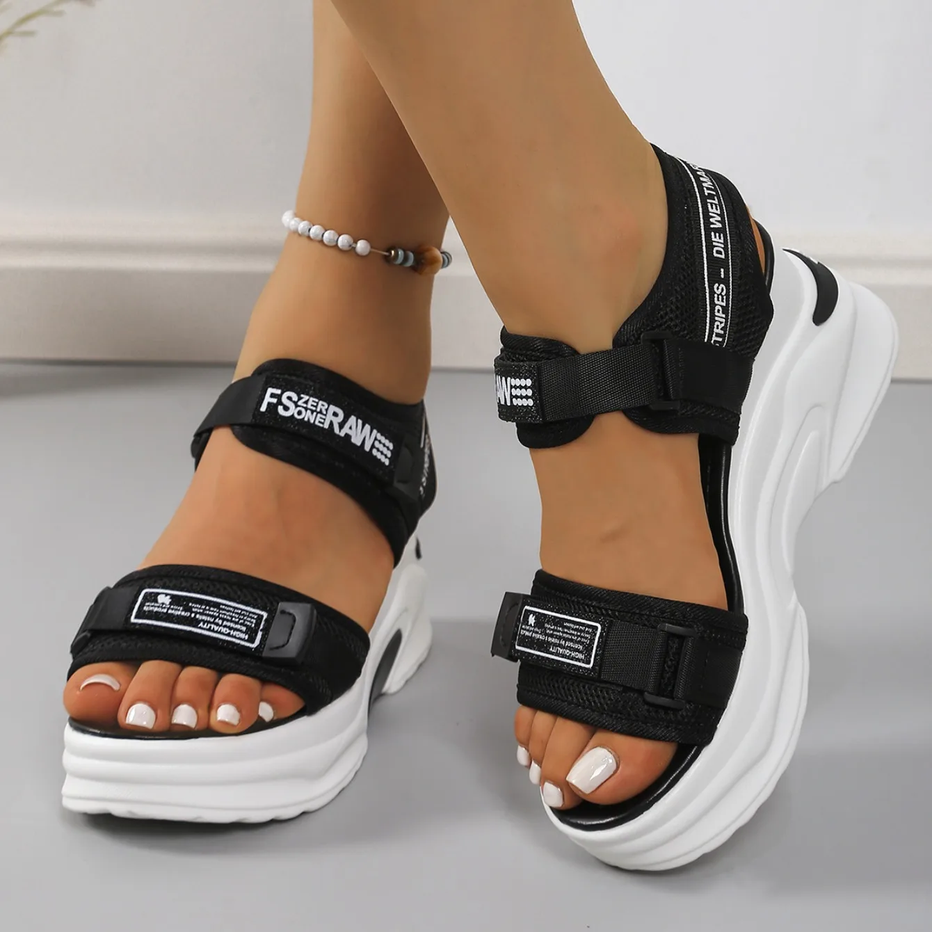 Luxury Women Platform Sandals New Versatile Slope Heel Elevated Women Shoes Summer Lightweight Fashion Outdoor Beach Sandals detail