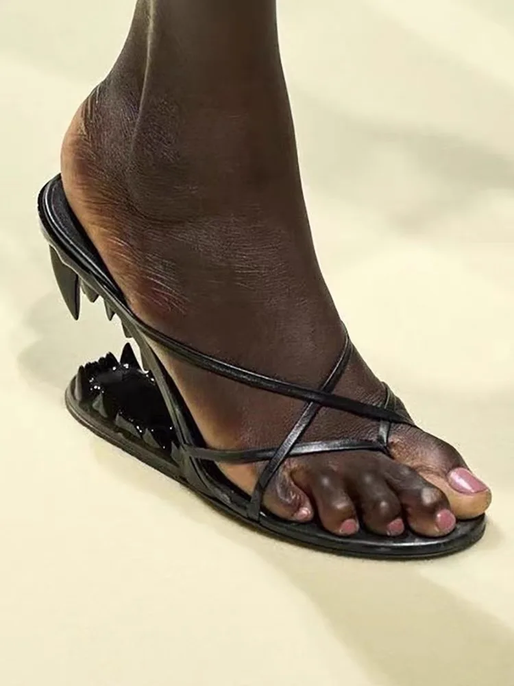 Fashion Show Teeth Shaped Heel High Heels With Exposed Toes Sloping Heels Round Toe Outside Modern Slippers Fashion Women Shoes detail