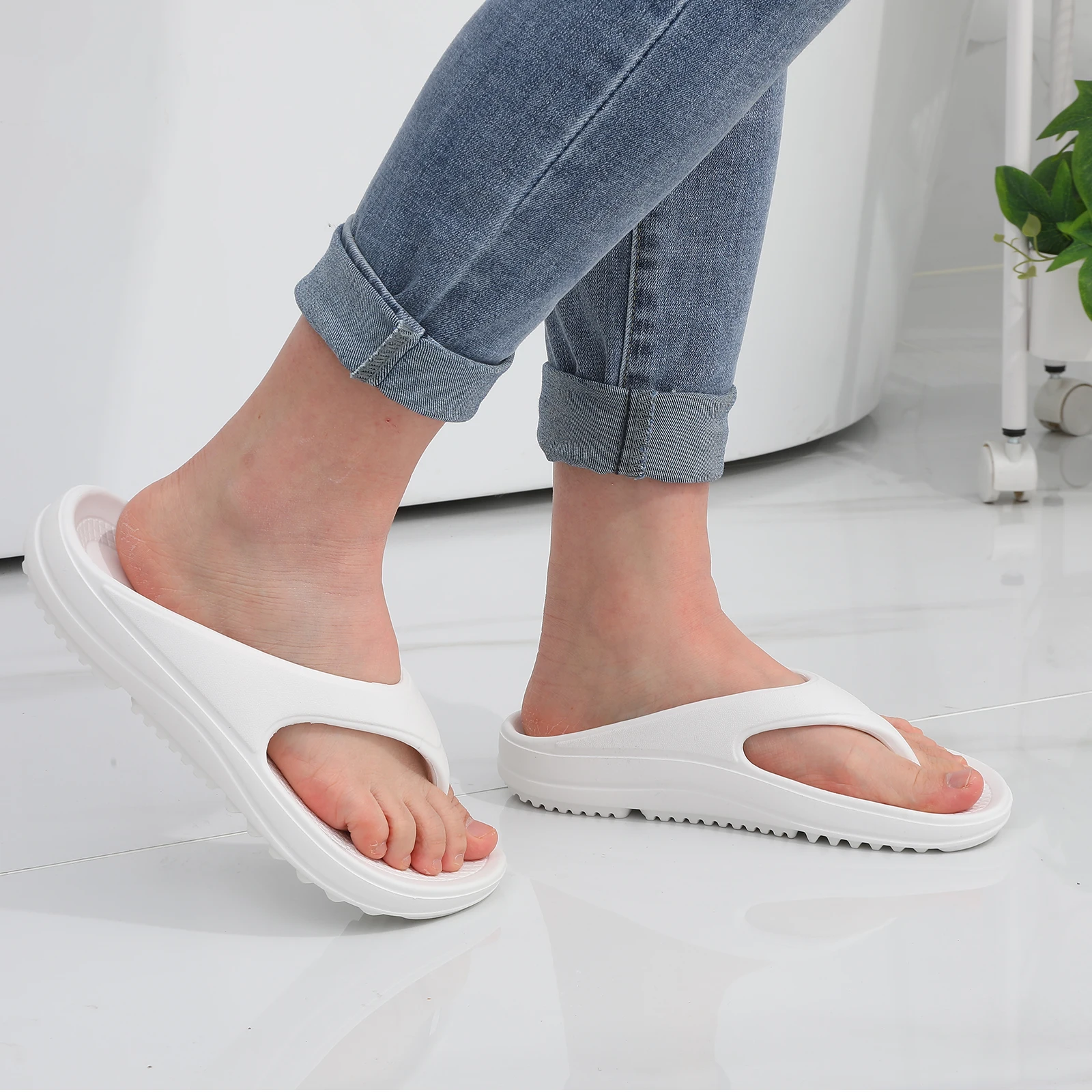 Bebealy Women Orthopedic Slippers With Arch Support Outdoor Men Slippers Soft Antiskid Home Slippers Indoor EVA Cloud Slippers detail