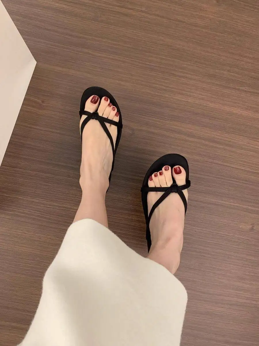 Thick bottom flip flops for women, new style with sloping heel, anti slip and height increasing, super hot clip on sandals detail