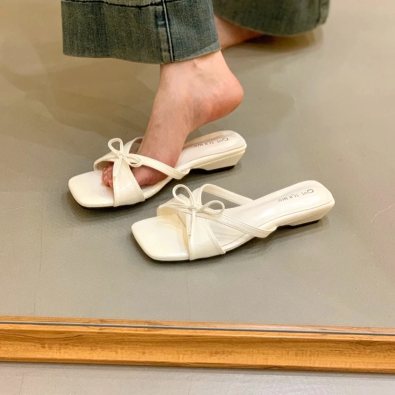 2026 New Designer New Summer Slope Heel Women Slippers Shoes Fashion Open Toe Shoes Design Style Banquet Party Sandals Shoes detail