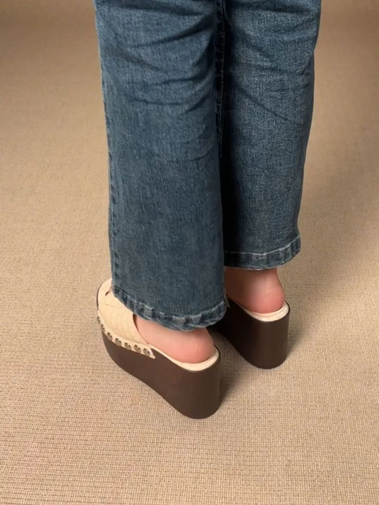 Female Rivet Wedge Slippers Summer Outside Rivets Platform Slippers Beach Wood Grain Thick Bottom Slope Heel Cool Slippers Women detail