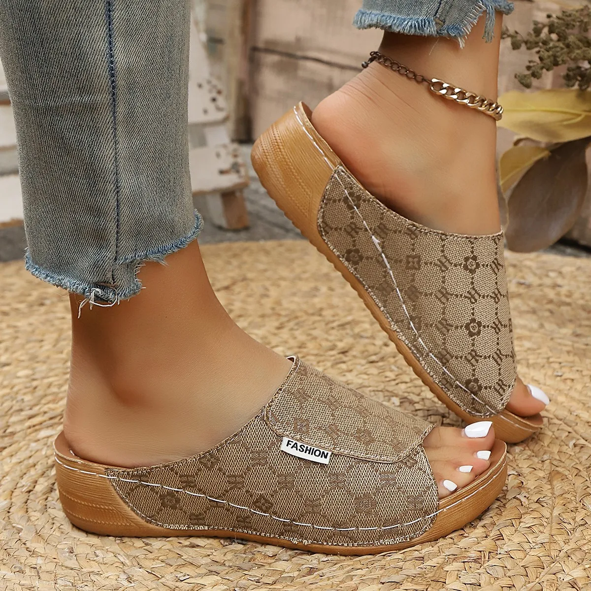 Fashionable Best Selling New Comfortable BeachPlus Size Women's Shoes Summer Elegant Fish Mouth Slope Heel Thick Soled Slippers detail