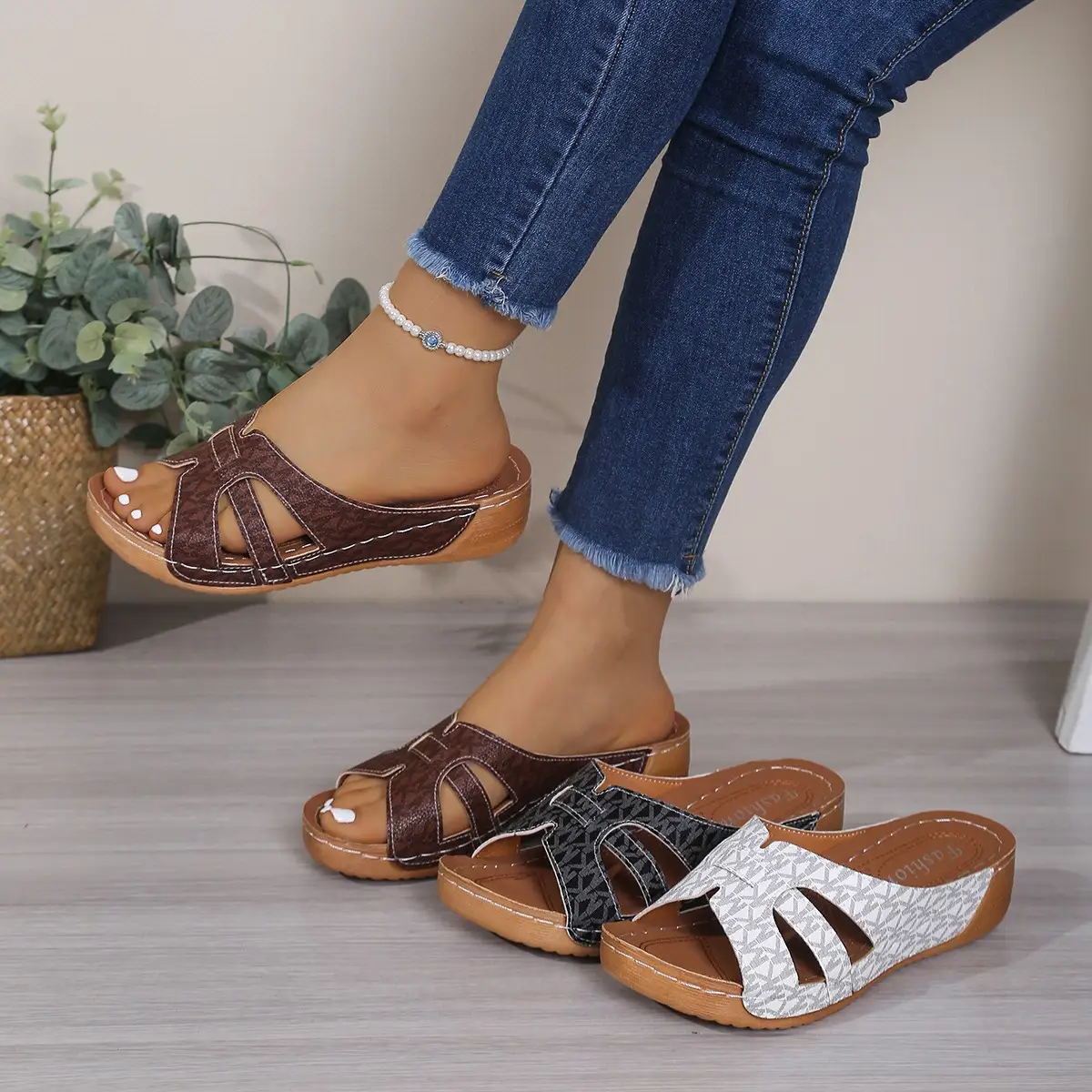 Fashionable Best Selling New Comfortable Plus Size Beach Women's Shoes Summer Elegant Fish Mouth Slope Heel Thick Soled Slippers product view