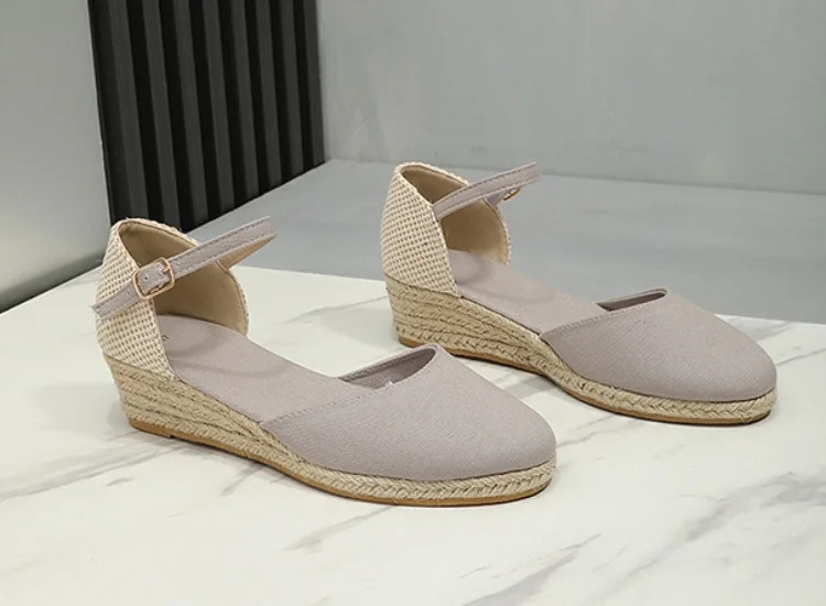 Baotou Sandals for Women's 2026 Summer Grass Woven Hemp Rope Slope Heel Shoes Women Round Toe Thick Sole Buckle Womens Sandals detail
