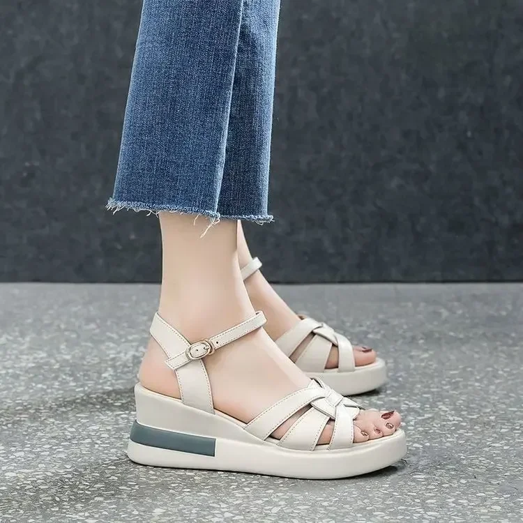 Summer NewWomens Sandals Casual Retro Hollow Button Sandals Womens Opentoe Sandals Fashion Comfortable Slope Heel Sandal detail