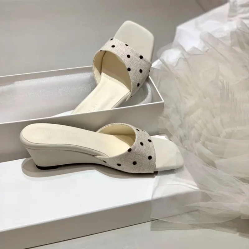 Summer Hot Selling Comfortable Square Toe Open Toe Slope Heel Slippers Fashionable New Style Elegant Temperament Beach Slippers detail