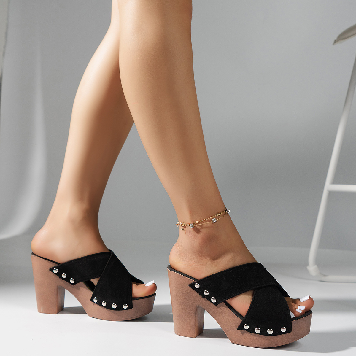 Summer Rivet Cross Strap Thick Heel Platform Shoes Ladies High Heel Sandals for Woman detail