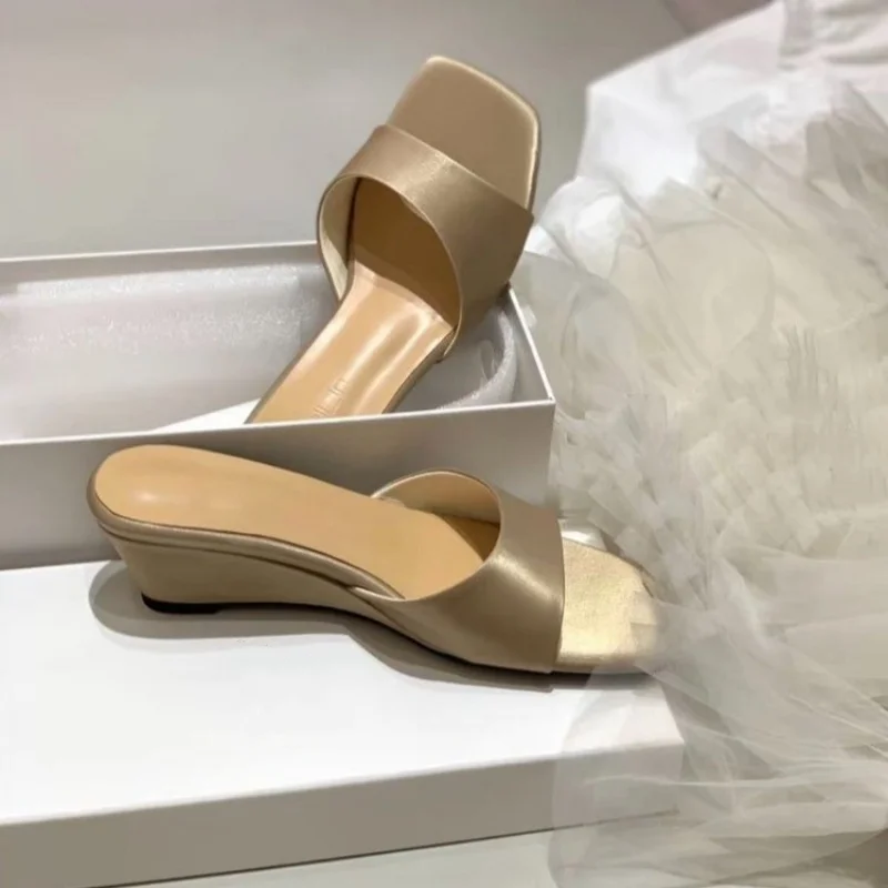 Summer Hot Selling Comfortable Square Toe Open Toe Slope Heel Slippers Fashionable New Style Elegant Temperament Beach Slippers detail