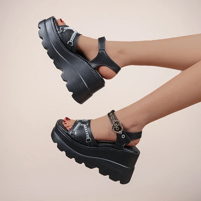3543 Plus Size Fashion Slope Heel Women Sandals Metal Chain Decoration Female Buckle Platform Shoes Womens Sandals Tide Shoes detail