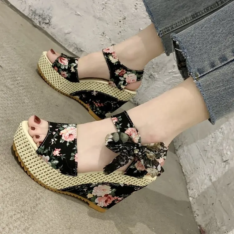 Summer Sandals Party Platform High Heels Shoes Woman Shoes Thick soled womens beach sandals with sloping heels detail