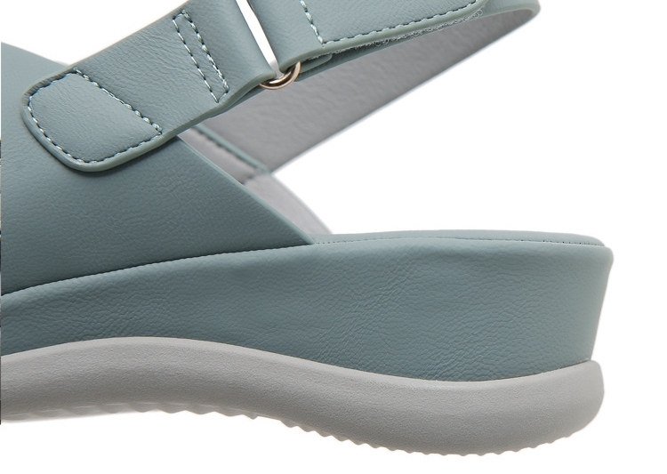 New Wholesale Womens Fashionable and Generous Large Size Thicksoled Beach Sandals Breathable Vintage Fashion Shoes Women detail