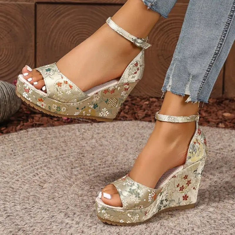 Spring and Autumn Hot Selling Open Toed Sexy Comfortable Banquet Sandals Fashion New Round Head Slope Heel Sandals for Women product view