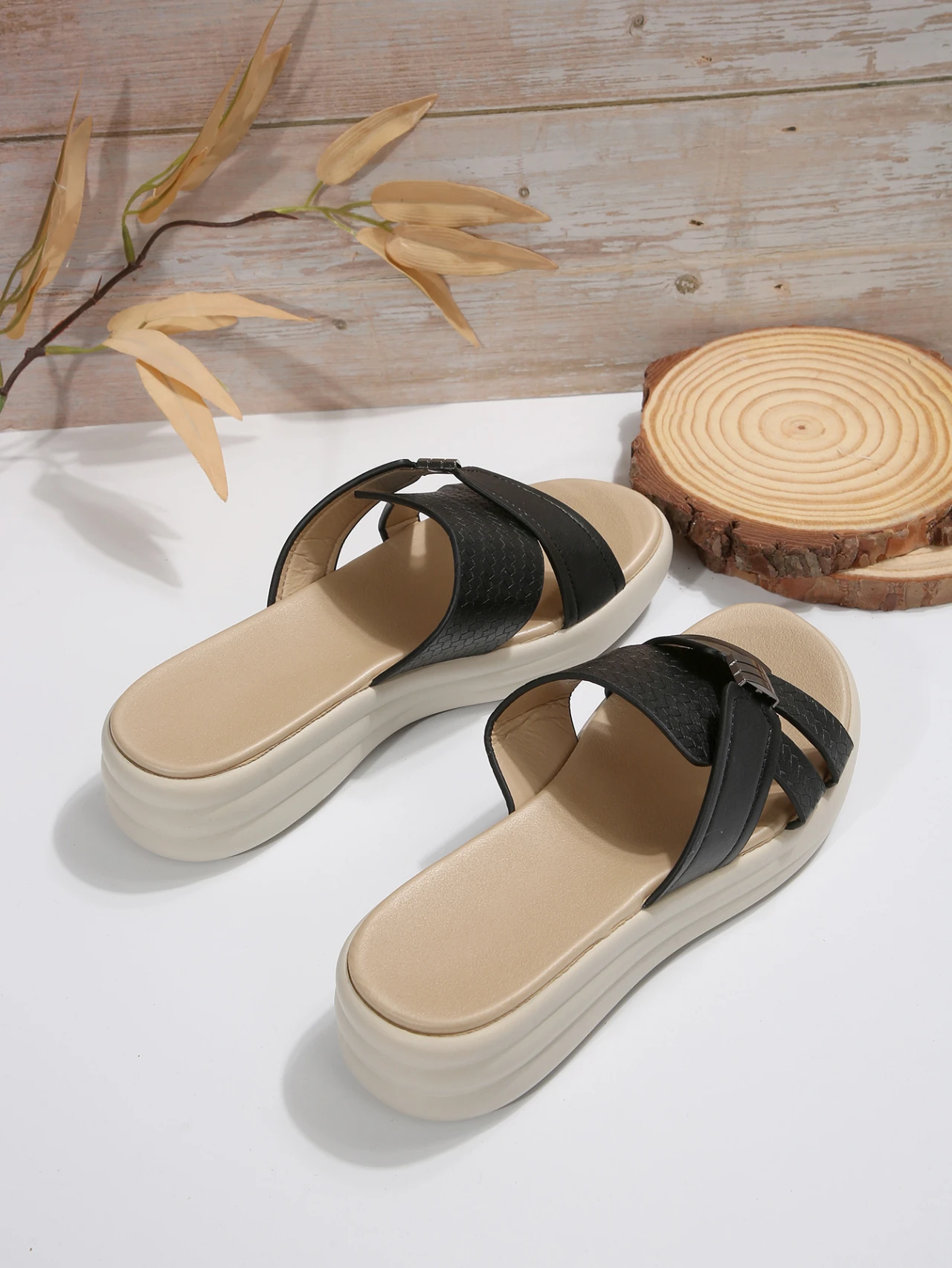 New Women Slippers Summer Casual Slippers Ladies Solid Soft Thick Bottom Shoes Slope Heel Large Size Sandals Slides Women detail