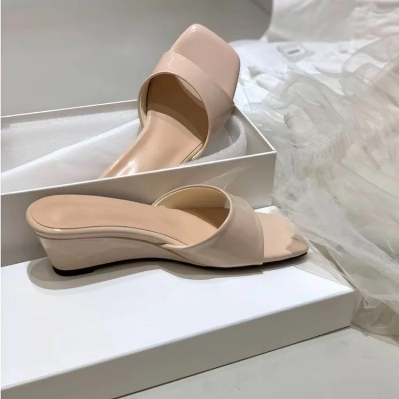 Summer Hot Selling Comfortable Square Toe Open Toe Slope Heel Slippers Fashionable New Style Elegant Temperament Beach Slippers detail