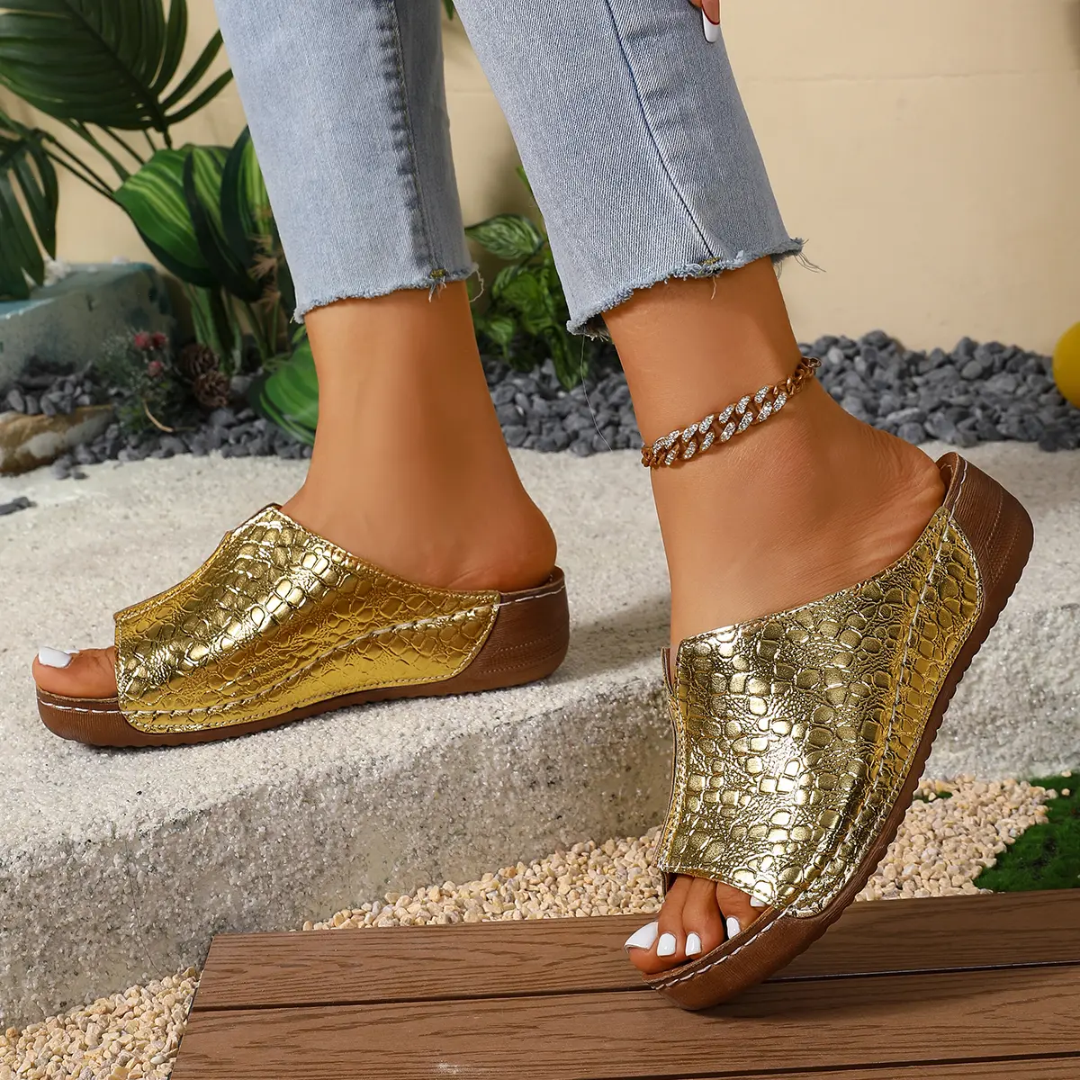 Summer Elegant Fish Mouth Slope Heel Thick Soled Slippers Fashionable Best Selling New Comfortable Plus Size Beach Womens Shoes product view