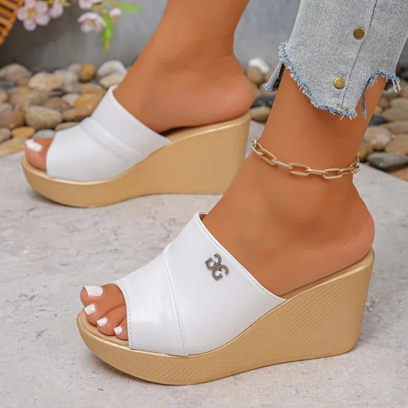 FashionableComfortable Elegant Fashion Show Slope Heel Slippers Summer New Round Head Comfortable Casual Slippers for Women detail