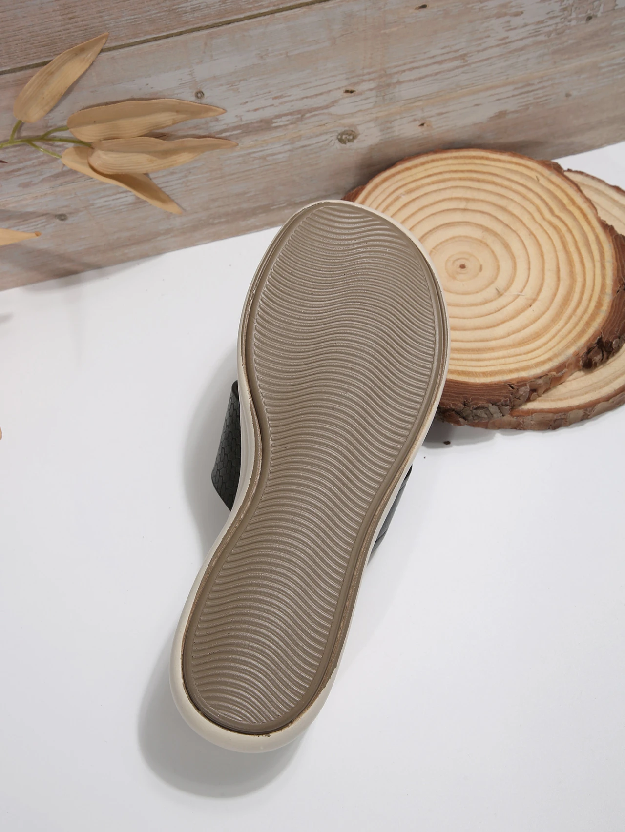 New Women Slippers Summer Casual Slippers Ladies Solid Soft Thick Bottom Shoes Slope Heel Large Size Sandals Slides Women detail