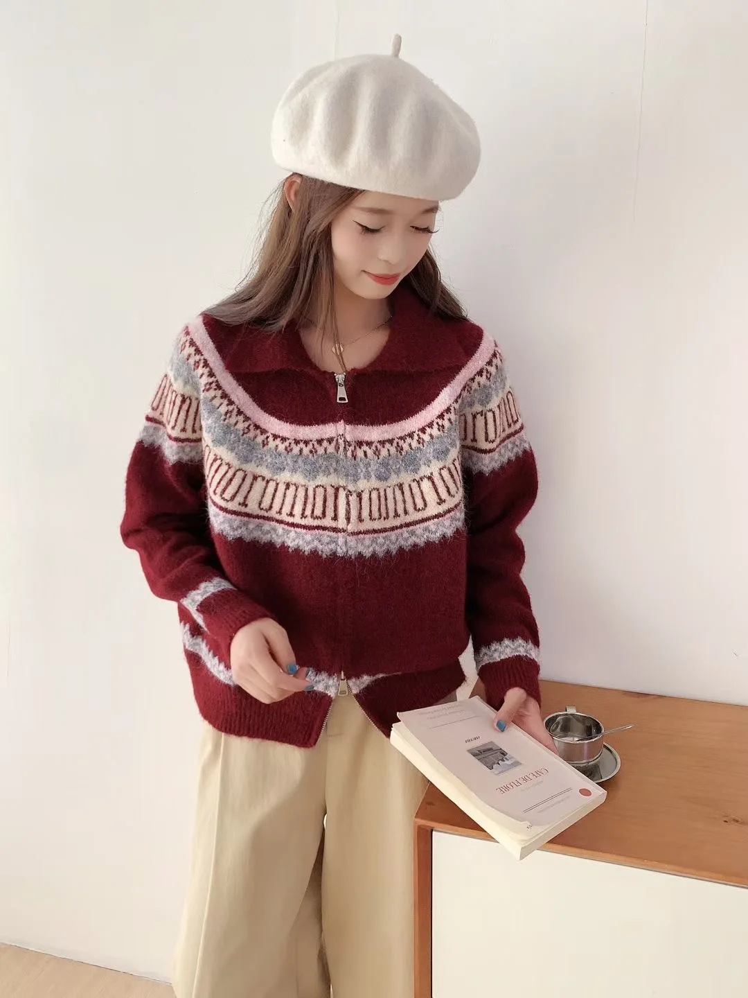 Retro Jacquard Knitted Cardigan Womens Autumn And Winter Loose Long Sleeve Sweater Zipper Lapel Color Blocking Coat detail