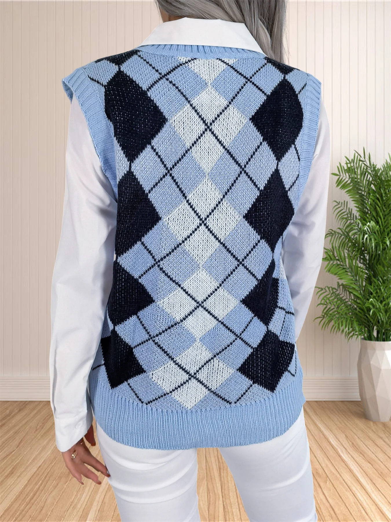 Womens Loose VNeck Preppy Style Argyle Plaid Knitted Sweater Vest detail