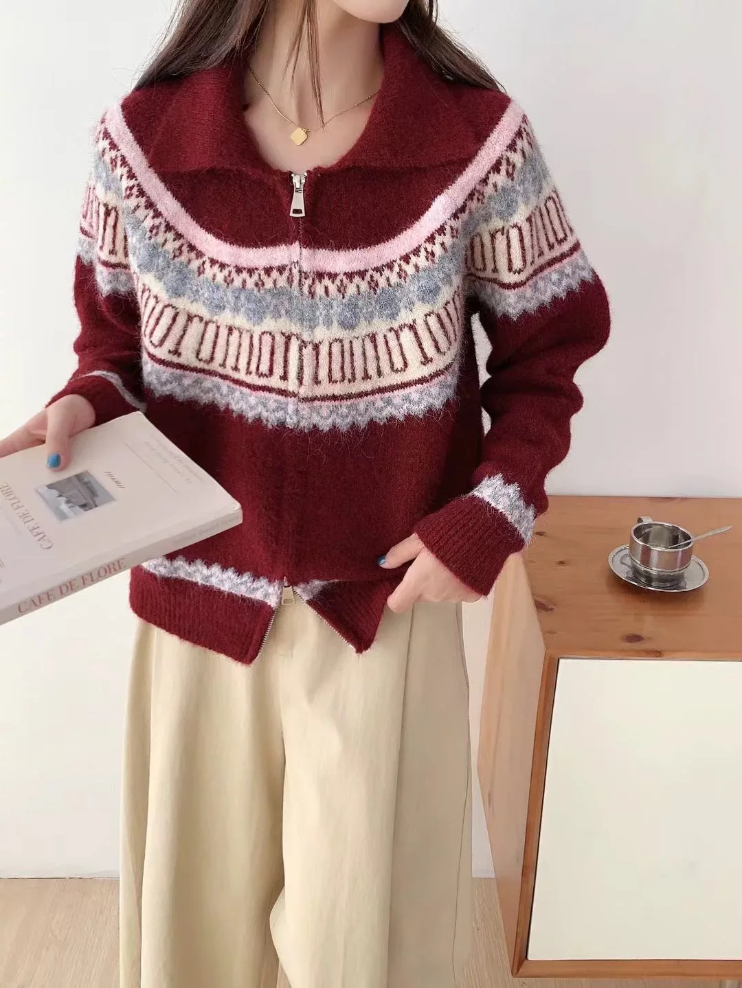 Retro Jacquard Knitted Cardigan Womens Autumn And Winter Loose Long Sleeve Sweater Zipper Lapel Color Blocking Coat detail