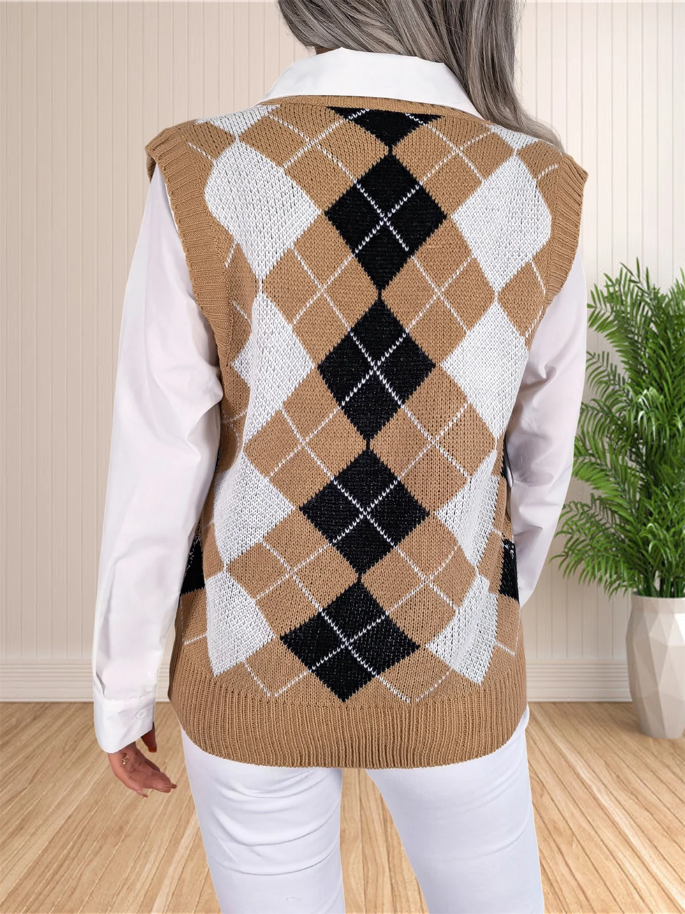 Womens Loose VNeck Preppy Style Argyle Plaid Knitted Sweater Vest detail