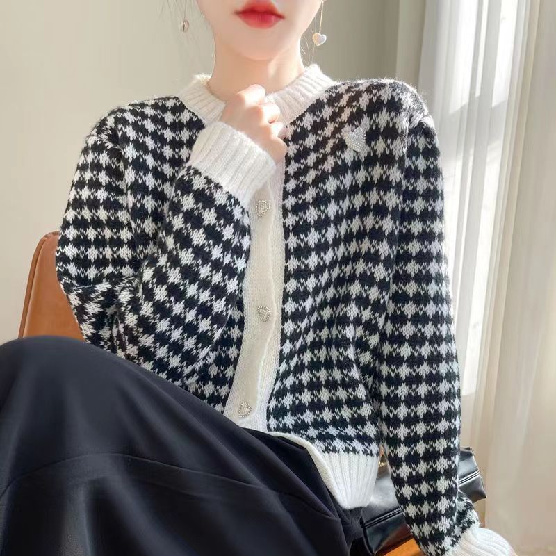 Plaid Knitted Cardigan Women Sweet Style Crew Neck Long Sleeve Autumn Regular Length Button Closure detail