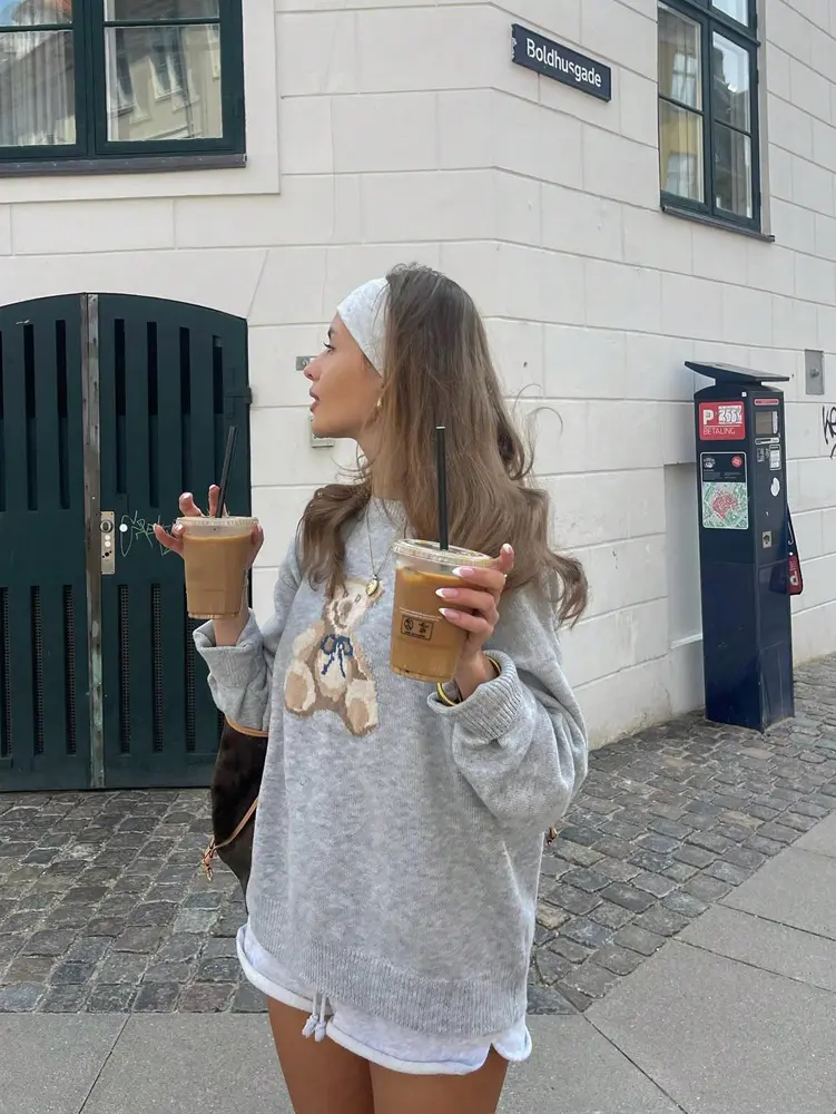 Womens Cartoon Bear Pattern Drop Shoulder Long Sleeve Casual Lazy Winter Sweater Autumn and Winter Pullover product view
