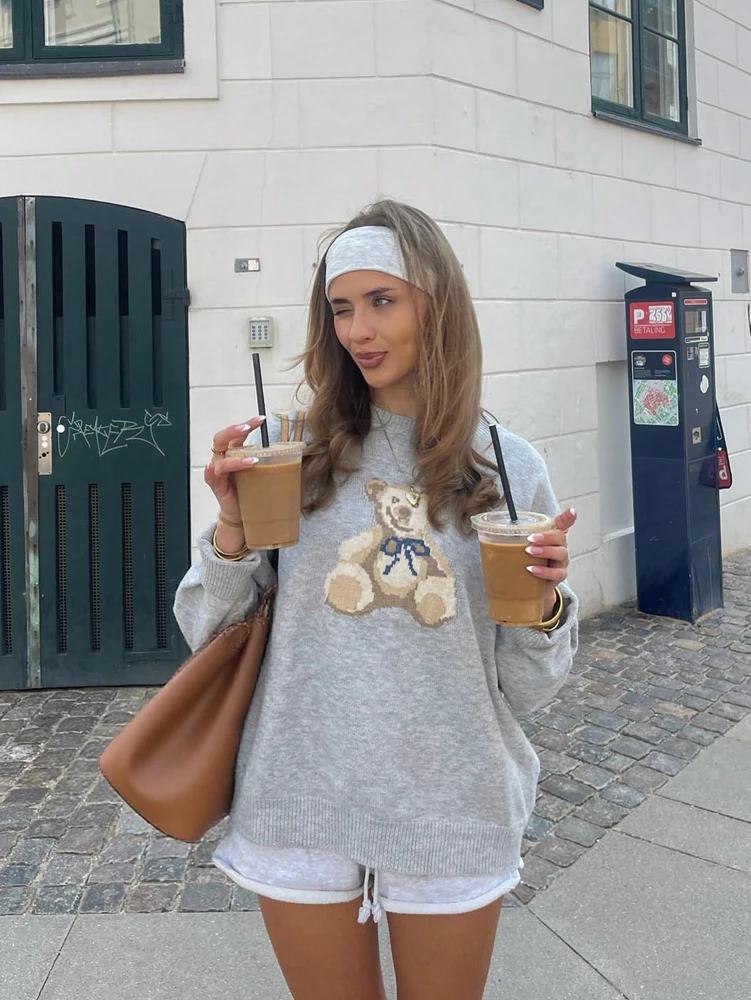 Womens Cartoon Bear Pattern Drop Shoulder Long Sleeve Casual Lazy Winter Sweater Autumn and Winter Pullover detail
