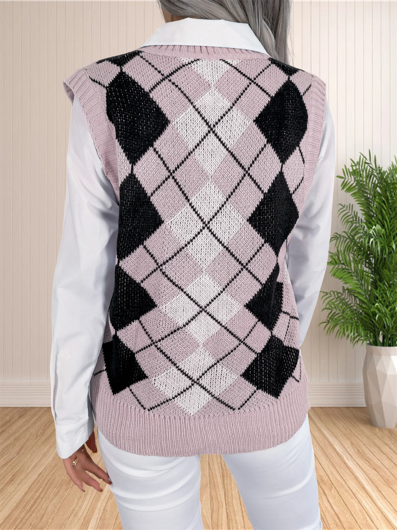 Womens Loose VNeck Preppy Style Argyle Plaid Knitted Sweater Vest detail