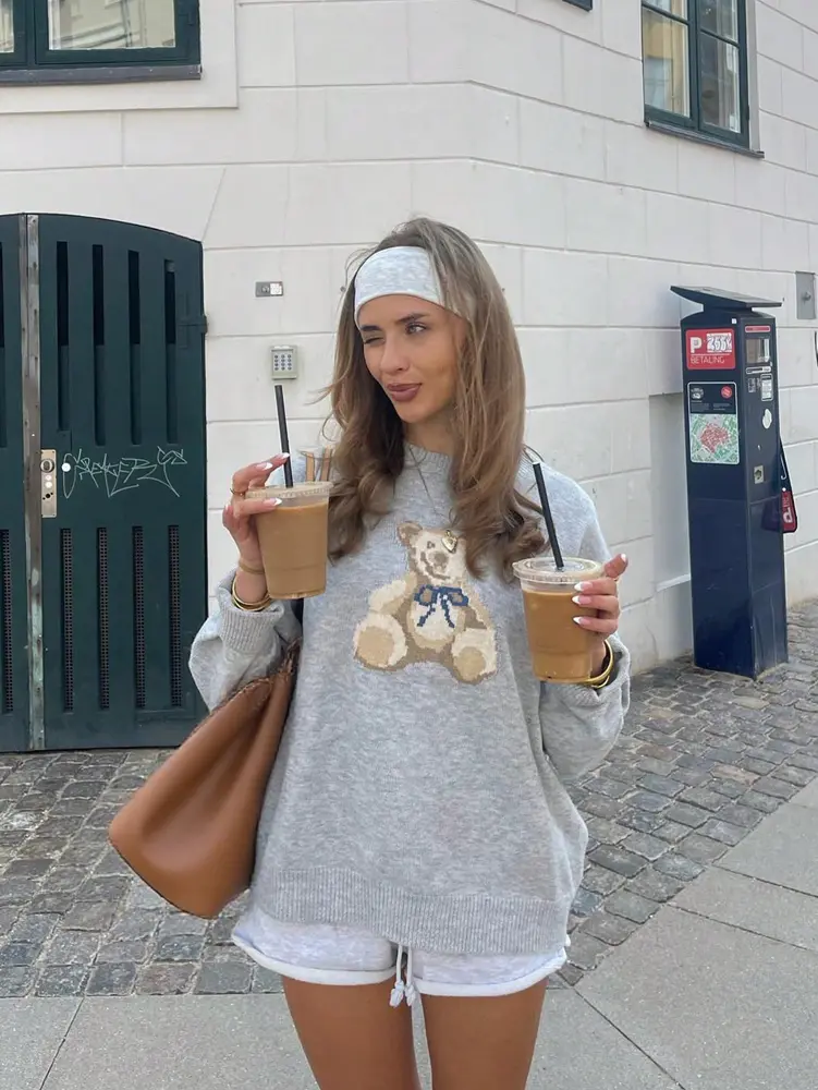 Womens Cartoon Bear Pattern Drop Shoulder Long Sleeve Casual Lazy Winter Sweater Autumn and Winter Pullover product view