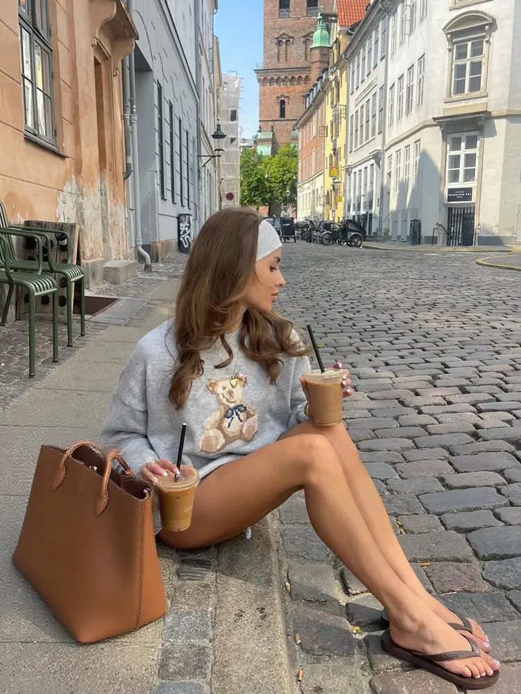 Womens Cartoon Bear Pattern Drop Shoulder Long Sleeve Casual Lazy Winter Sweater Autumn and Winter Pullover product view