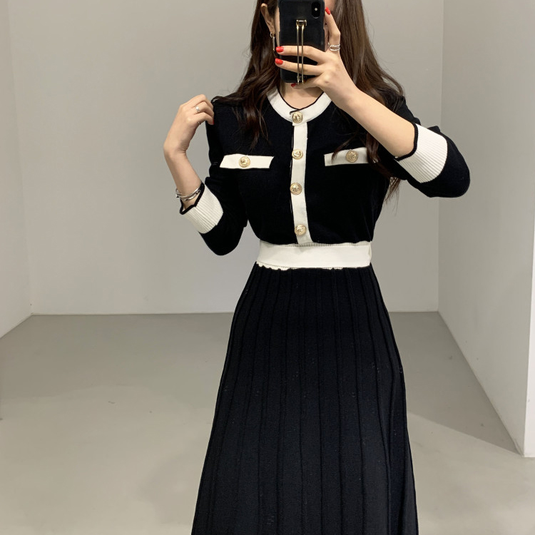 Knitwear Manufacturers Custom Elegant Womens Knit Slim a Line High Waist Pleated Dress Women Soft Ladies Long Sweater Dress detail